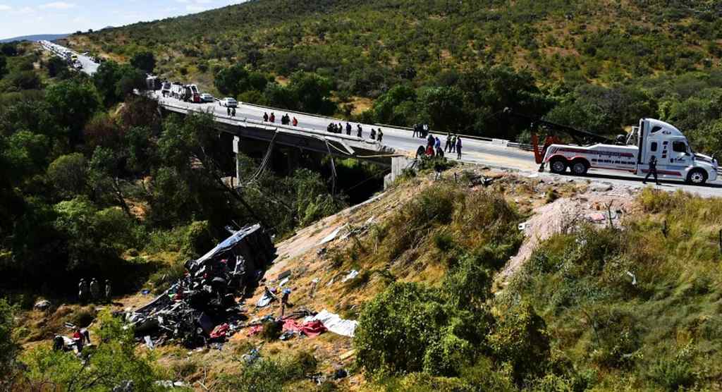 al-menos-24-muertos-tras-accidente-de-autobus-en-estado-de-mexico