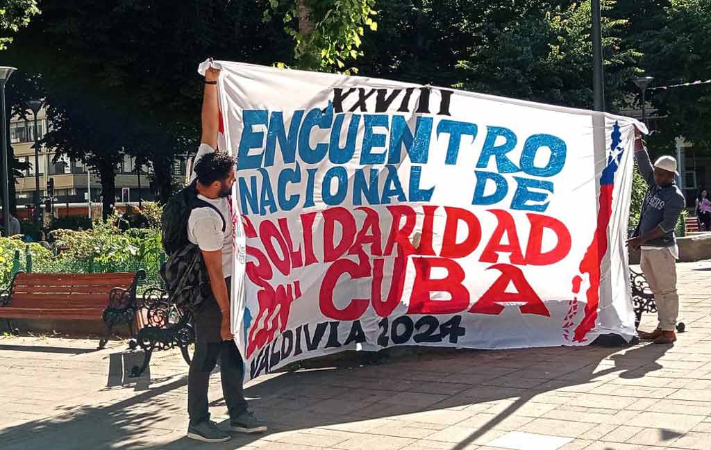 banderazo-contra-el-bloqueo-a-cuba-en-ciudad-chilena-de-valdivia