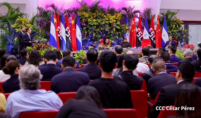 daniel-ortega-encabezo-acto-de-entrega-de-bandera-de-cumbre-china-lac