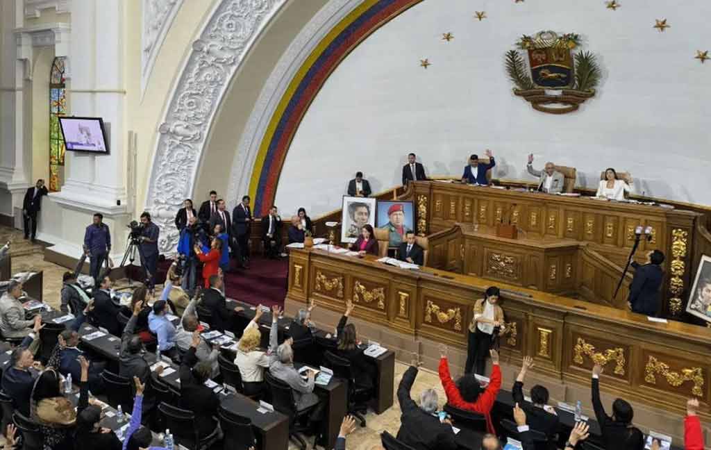 parlamento-de-venezuela-presenta-ley-libertador-simon-bolivar