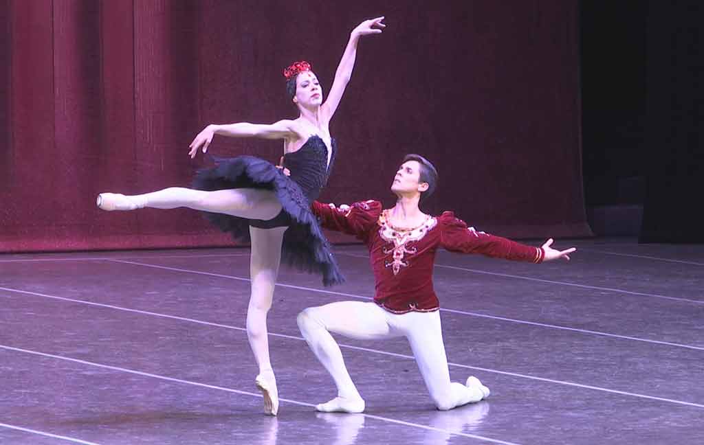 ballet-nacional-de-cuba-evoca-a-fidel-castro-en-china