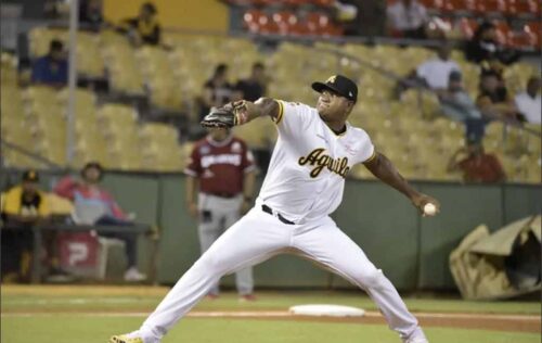 aguilas-gana-a-gigantes-en-liga-dominicana-de-beisbol-y-sigue-cuarto