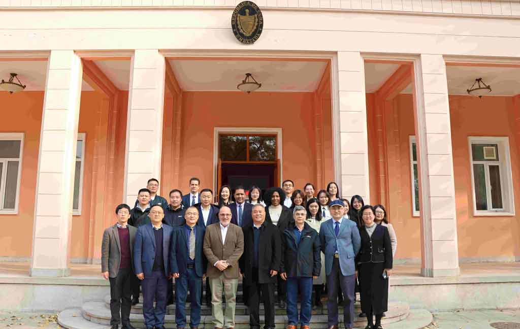 china-y-cuba-abordan-uso-de-nimotuzumab-en-cancer-de-cuello-uterino