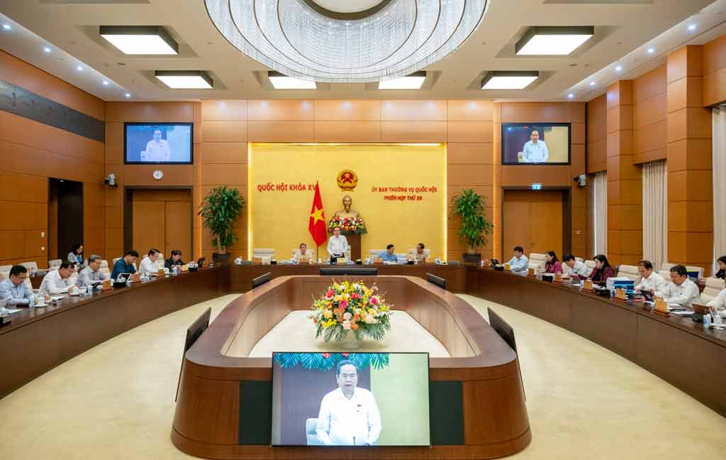 sesiona-comite-permanente-de-la-asamblea-nacional-de-vietnam