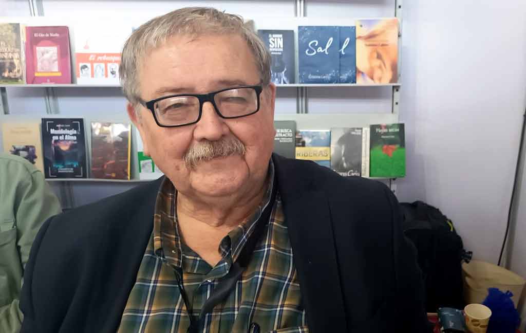 sociedad-de-escritores-de-chile-en-feria-del-libro-de-santiago