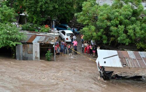 continua-recuperacion-en-honduras-tras-azote-de-tormenta-sara