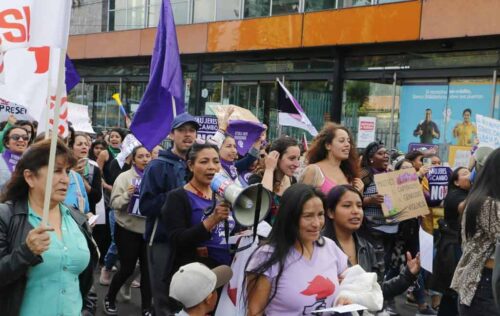 mujeres-en-ecuador-marchan-contra-violencia-y-amenazas-del-gobierno