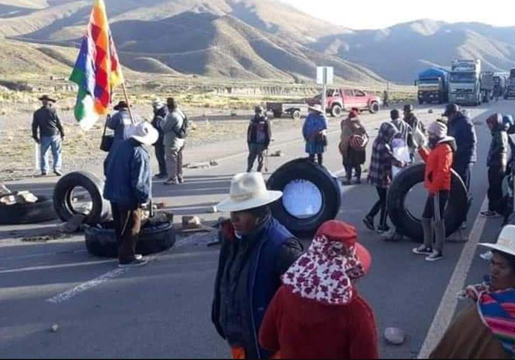 reportan-reactivacion-de-bloqueos-en-mairana-bolivia