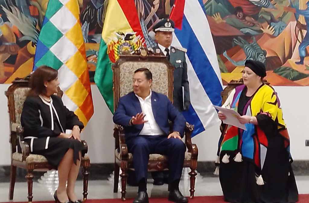 embajadora-de-cuba-en-bolivia-presenta-cartas-credenciales