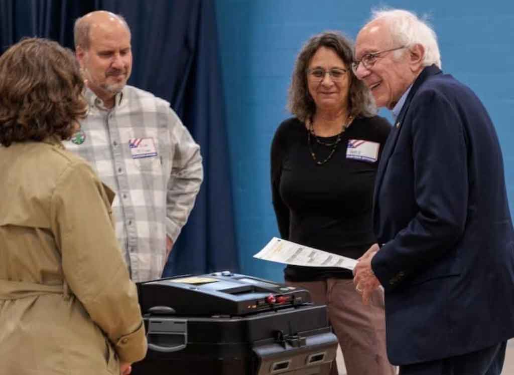 bernie-sanders-conserva-su-escano-en-senado-de-eeuu