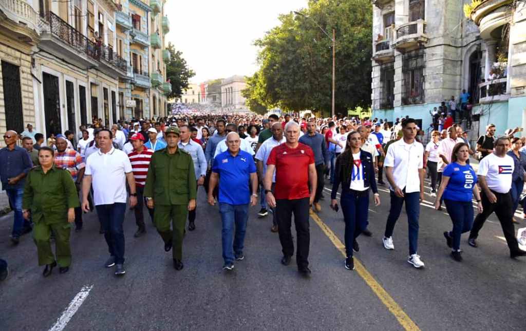 presidente-de-cuba-marcha-en-homenaje-a-estudiantes-fusilados