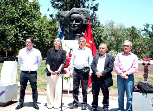 chilenos-rinden-homenaje-a-recabarren-en-el-centenario-de-su-muerte