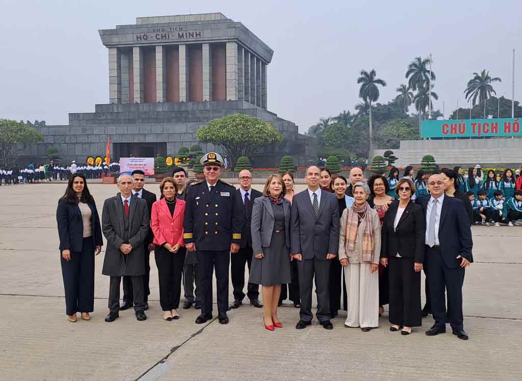 mision-estatal-de-cuba-en-vietnam-rinde-homenaje-a-ho-chi-minh