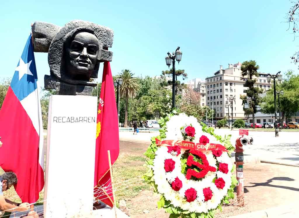 chilenos-rinden-homenaje-a-recabarren-en-el-centenario-de-su-muerte