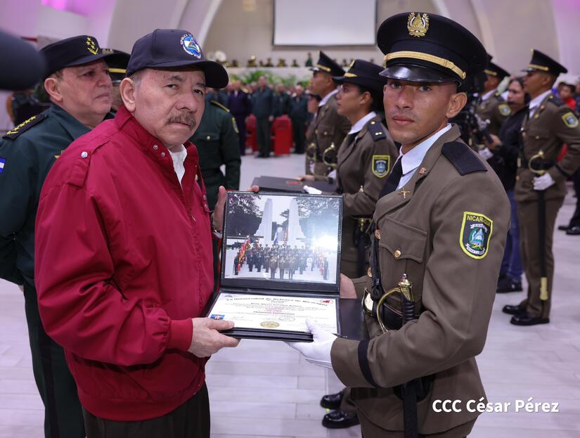 presidente-de-nicaragua-encabezo-graduacion-de-cadetes