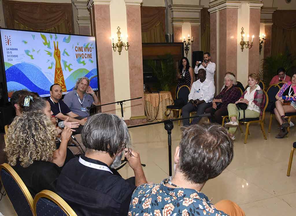 cuba-acoge-panel-sobre-festivales-de-cine