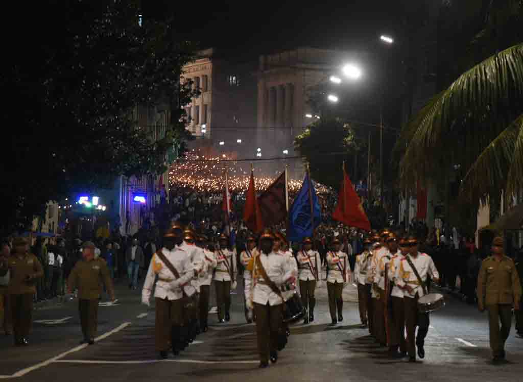 lideran-raul-castro-y-diaz-canel-tributo-a-heroe-nacional-de-cuba