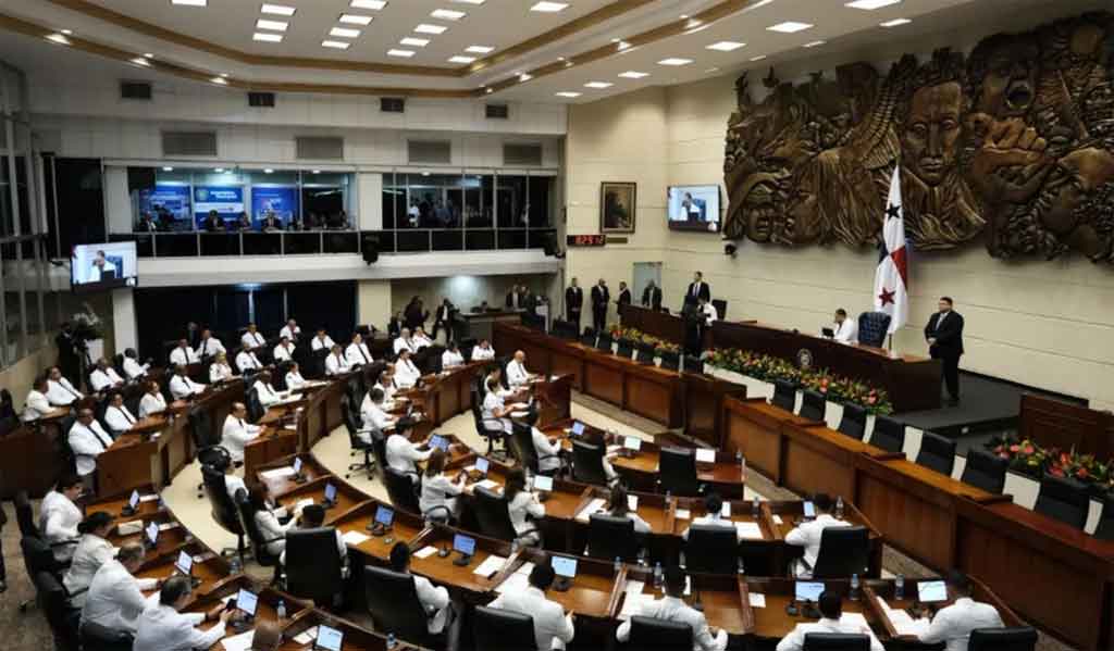 parlamento-panameno-instala-sesiones-con-seguro-social-en-la-mira