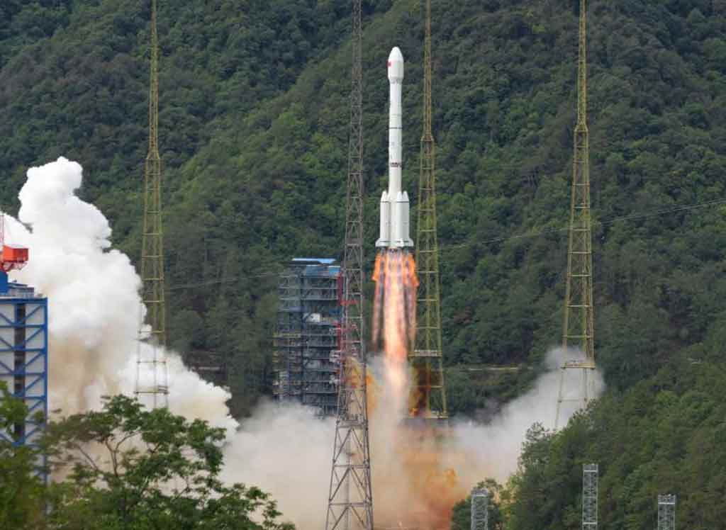 China lanza satélite e inaugura programa espacial de 2025 - Noticias ...