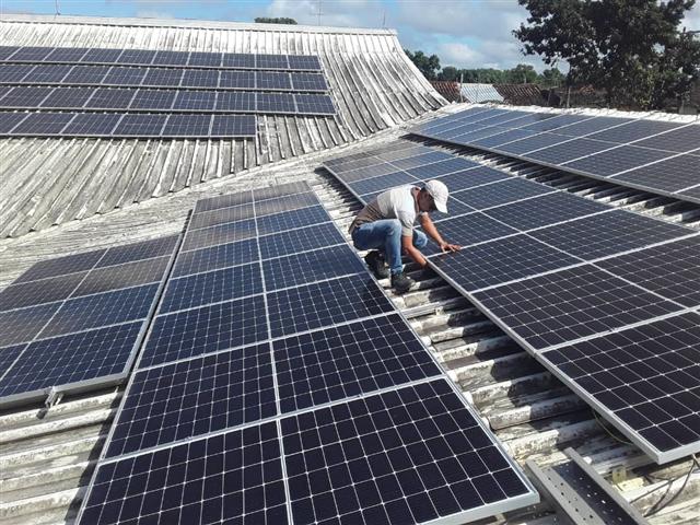 avanza-en-cuba-construccion-de-parques-solares-fotovoltaicos