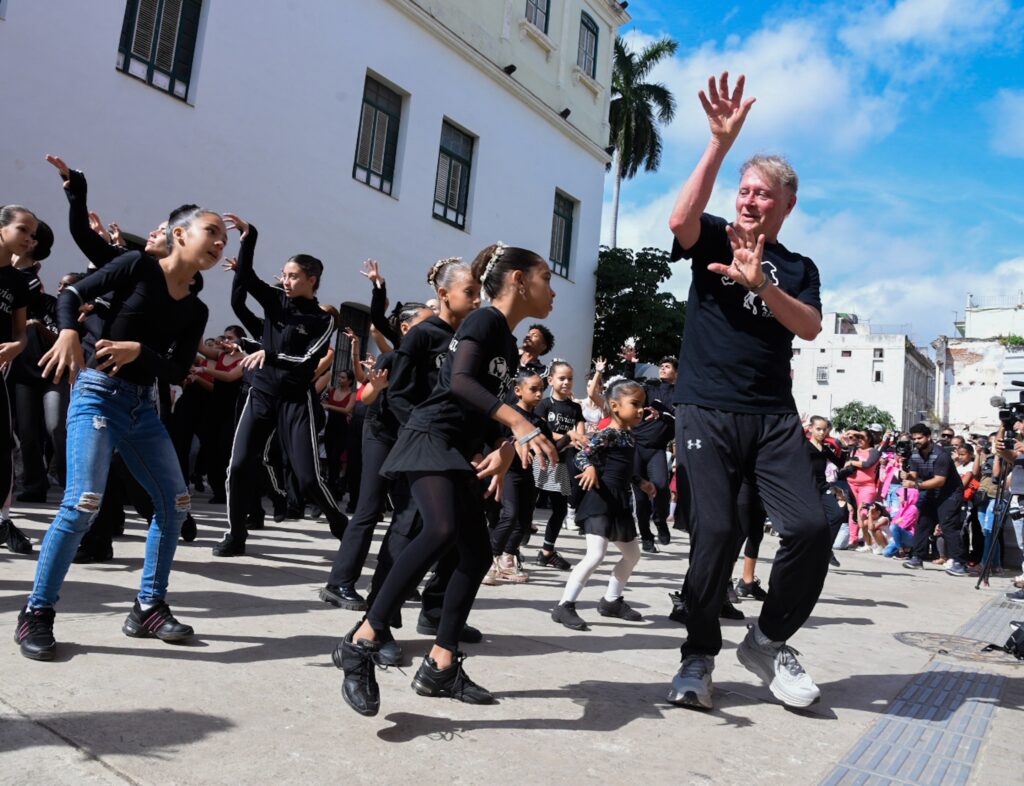 ballet-beyond-borders-sorprende-con-flashmob-de-thriller-en-la-habana