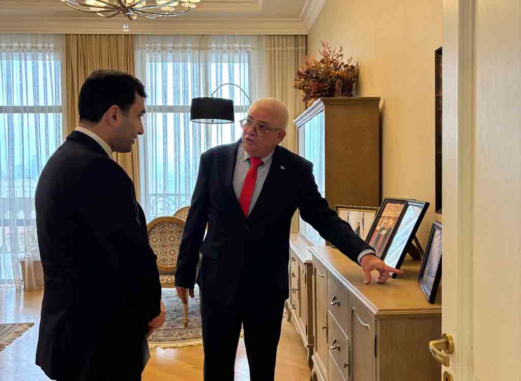 recibe-embajador-cubano-a-importante-funcionario-azerbaiyano