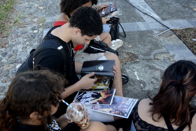 Gran dosis de minilibros encanta en feria literaria de La Habana