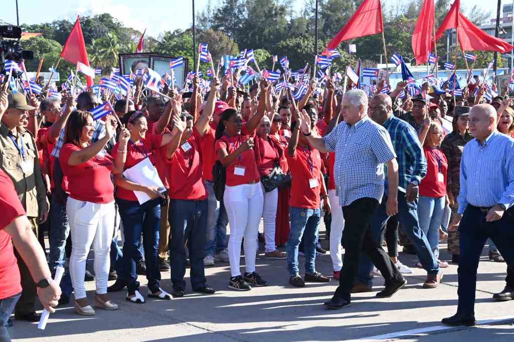 pueblo-de-cuba-exige-devolucion-de-territorio-ocupado-por-eeuu